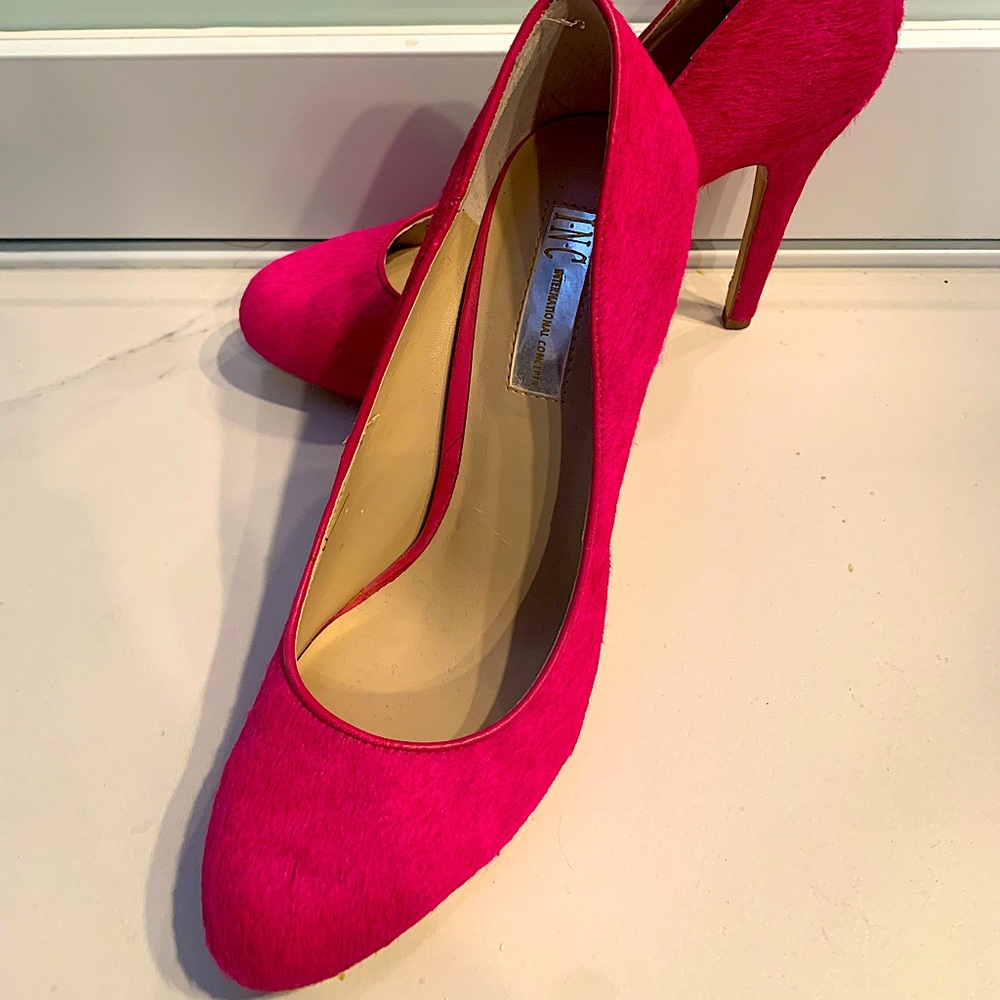 Beautiful hot pink fur pumps